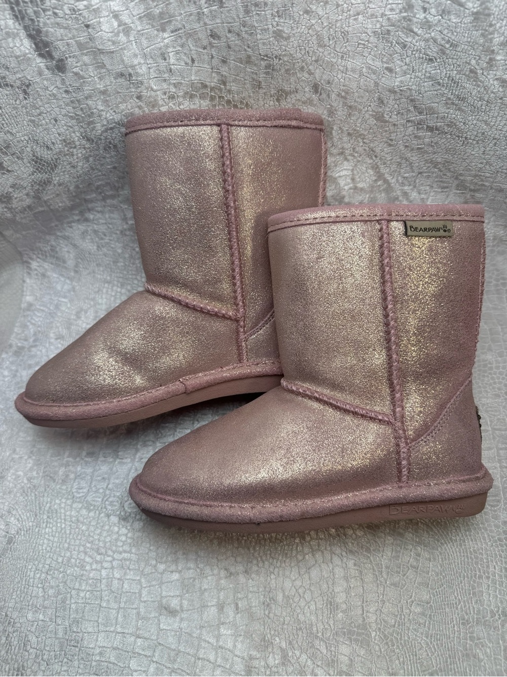 Girls' Bearpaw Eva Pink Glitter boots,
Girls size 1